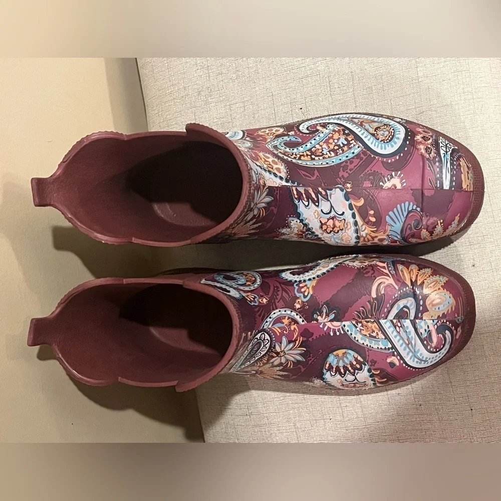 Vera Bradley stylish paisley